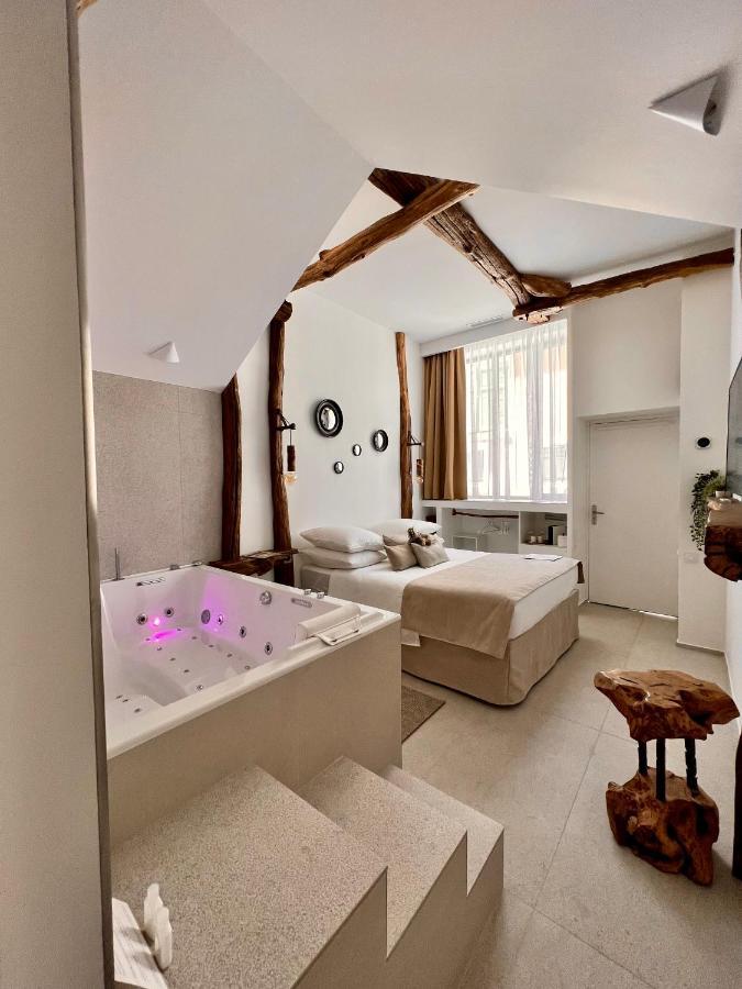 Tamarin & Capucin Suite Balneo Aubagne Buitenkant foto